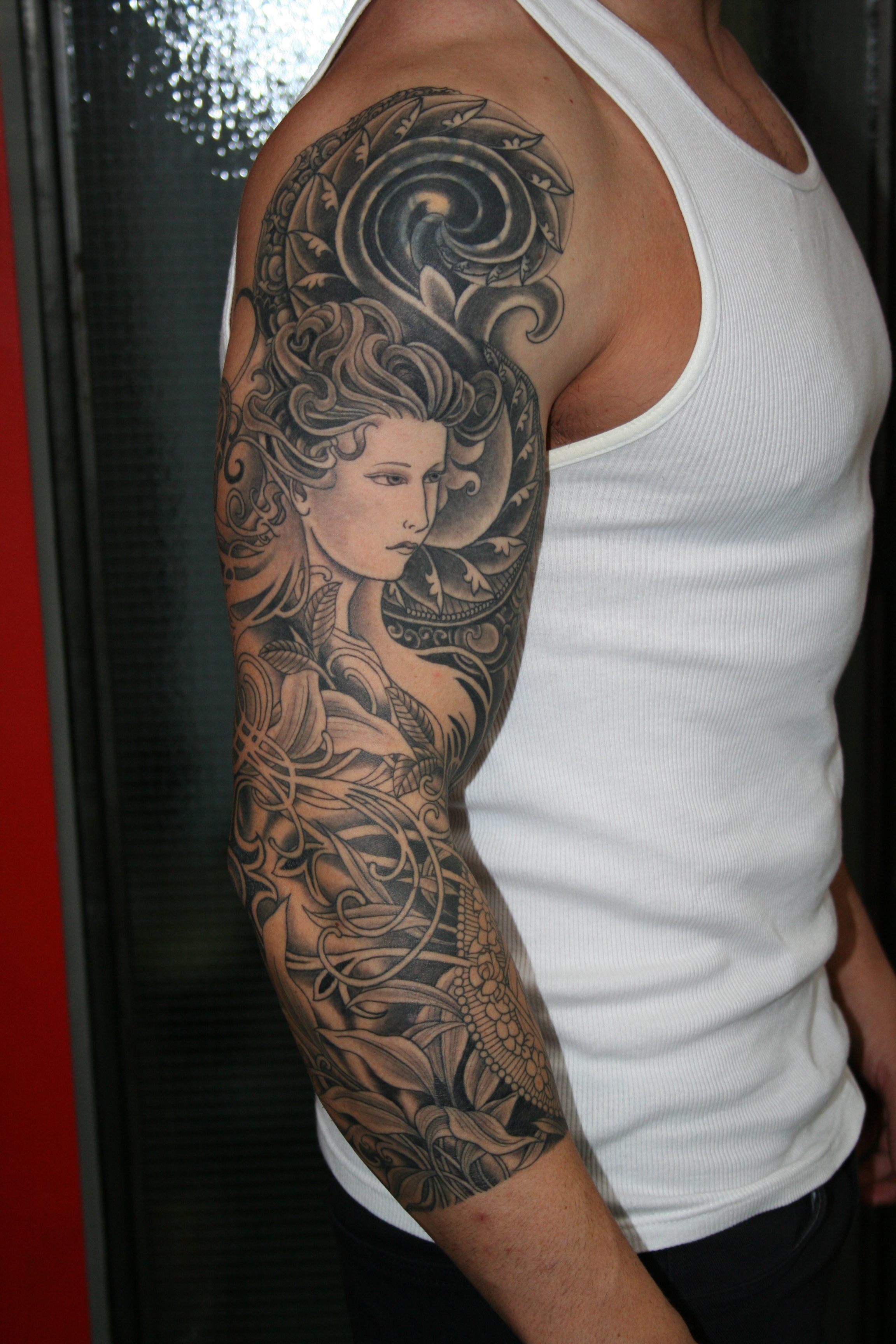 black and gray sleeve based on