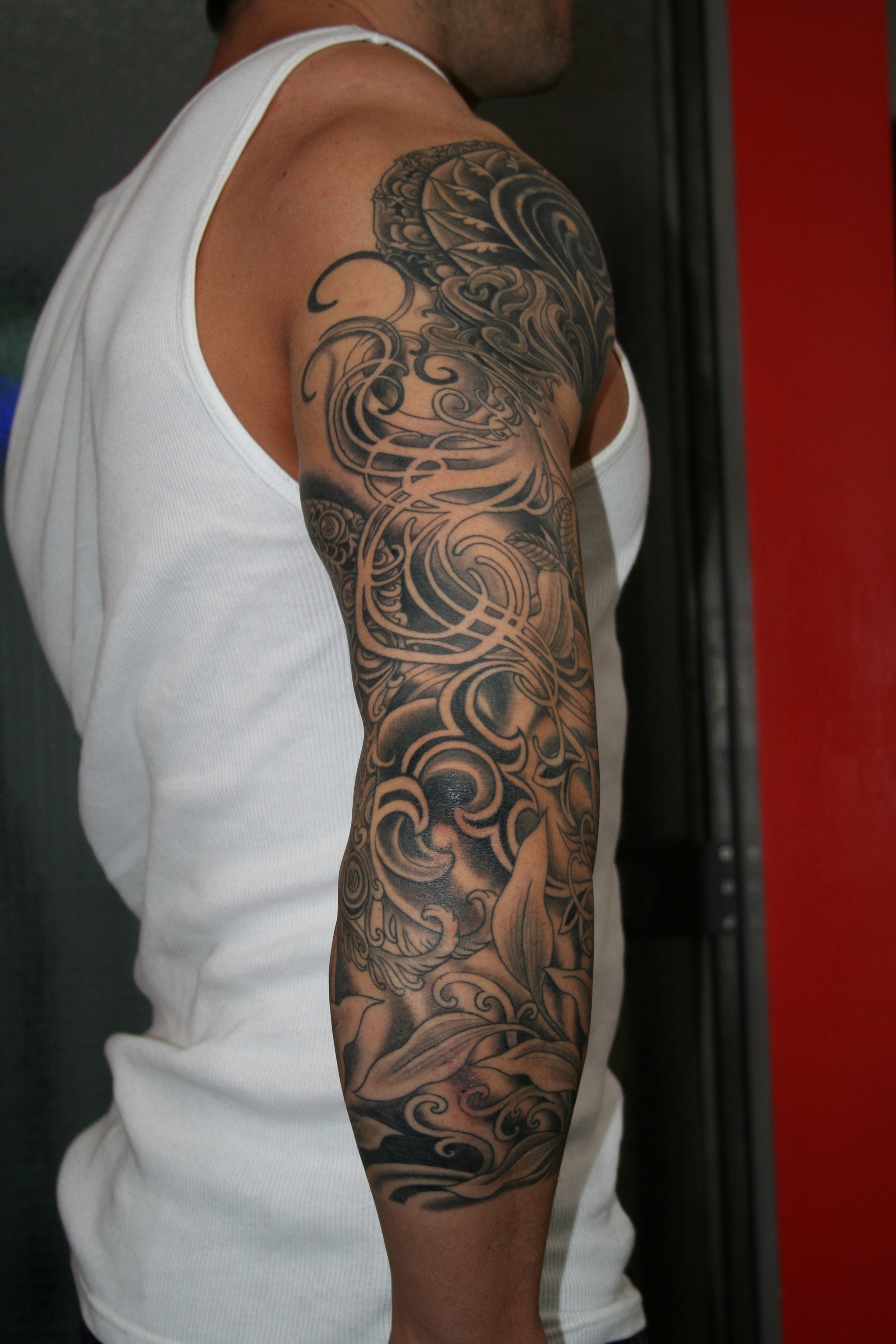 black and gray sleeve based on